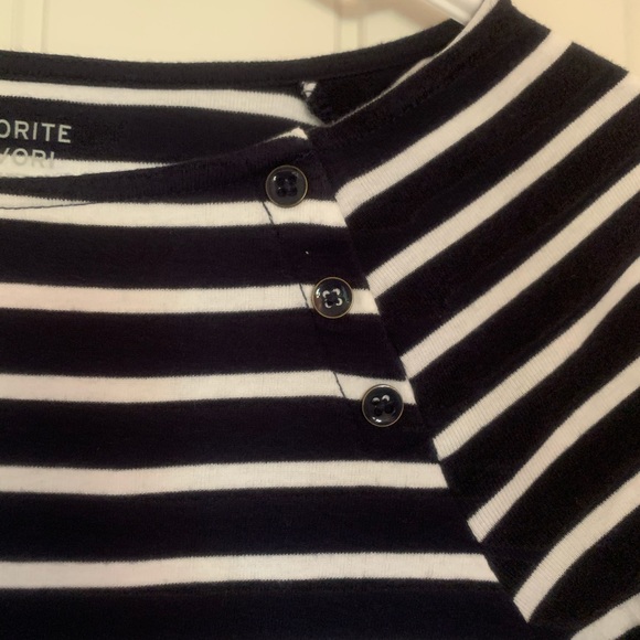 Gap Favorite Tee - Picture 3 of 4